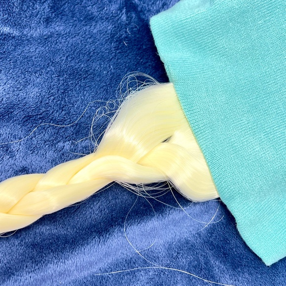 Frozen Theme *Lot of 3* Elsa Hat, Puzzle Set, Drawing Board all NWT - Picture 11 of 11